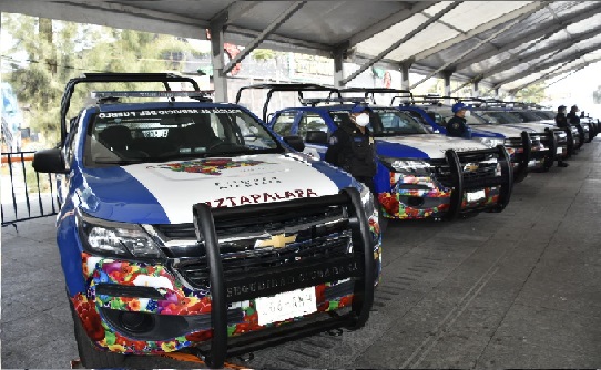 Refuerza Clara Brugada seguridad en Iztapalapa con 130 nuevas patrullas; otorga reconocimientos y estímulos a 194 policías