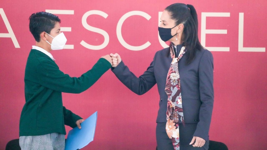 Entrega Gobierno capitalino más de 47 mil 600 nuevas tarjetas de «Bienestar para Niñas y Niños. Mi Beca para Empezar» en Xochimilco