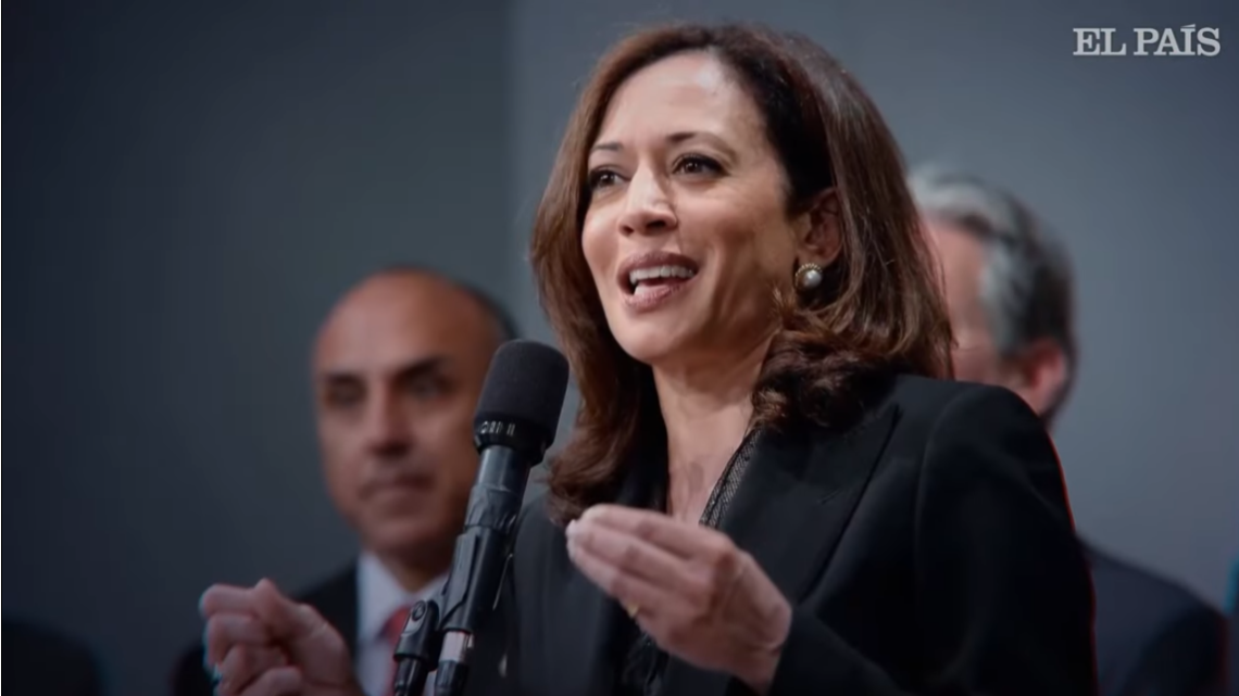 Kamala Harris apela al votante latino en español y como “hija de madre inmigrante”